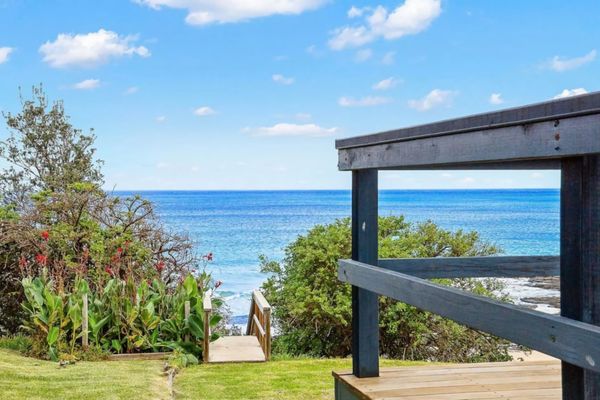 Surfers Retreat with access to the beach