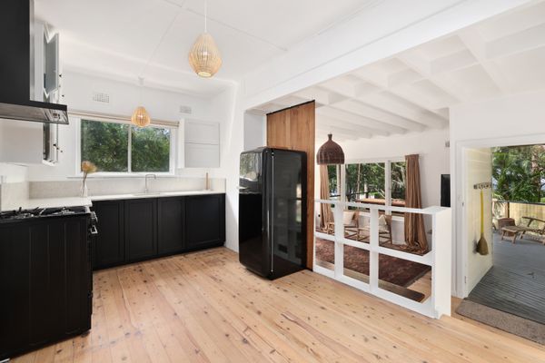 Bungalow 127 at Avalon pde, 800m walk to beach