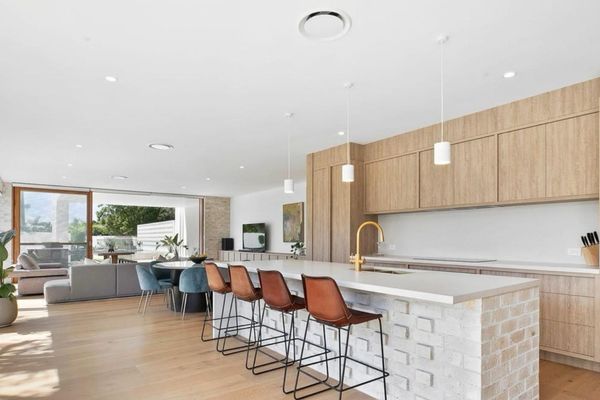 Luxury On The Bay – Cedrics 1