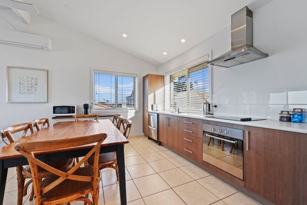 Hey Boomer – 2/8 Railway Tce, Port Elliot