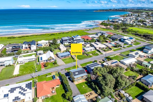 Sunnys Beachhouse – 70 Hargreaves Rd, Middleton