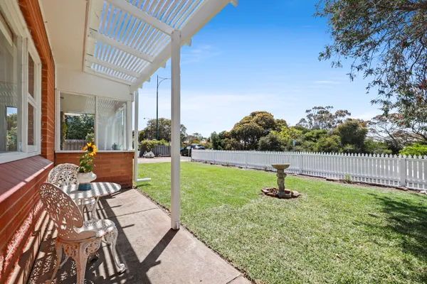 Yesterdaze – 5 North Tce, Port Elliot