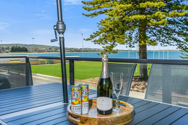 Pine Beach Villa Fabulous Sea Views