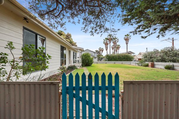Hazel House, 2 Hazel St, Goolwa Beach