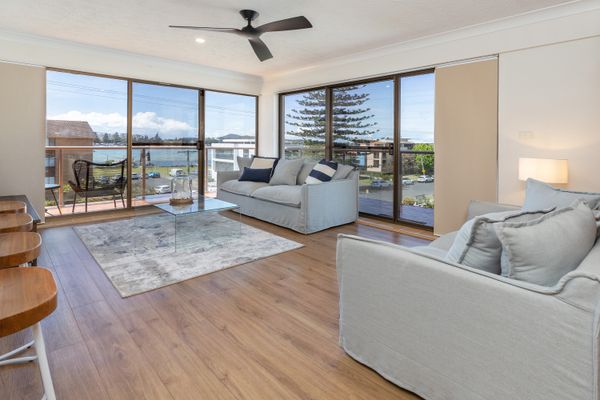 Coastal Retreat – Champagne Court 10