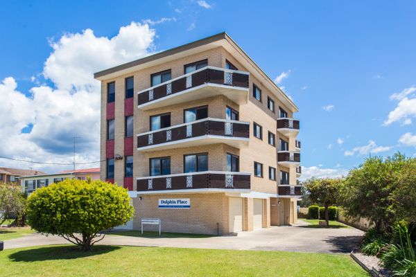 Dolphin Place 05