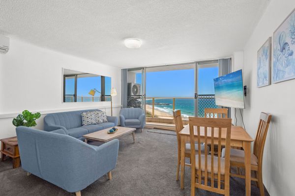 Ebbtide 38 – On The Beach!