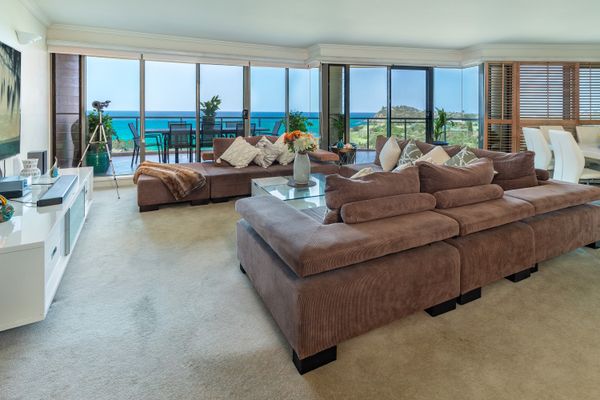 Le Point 702 – Luxury and Views!