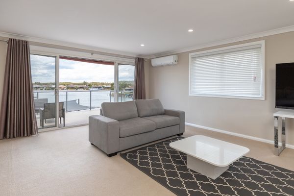 49 King George Parade