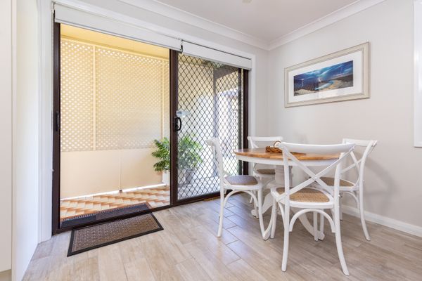 Little Goldens @ Fays