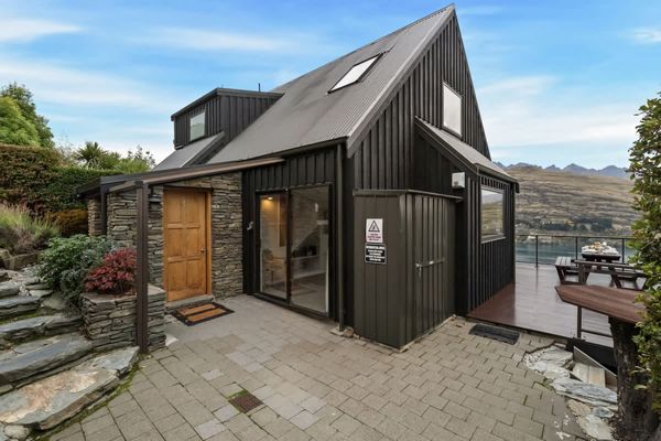 Woodlands Close Retreat