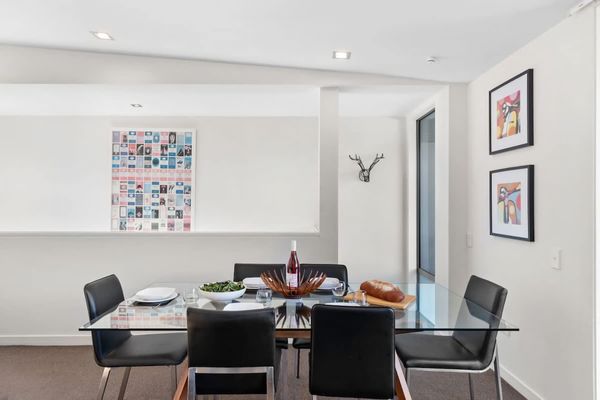 Ono on Thompson with Hot Tub