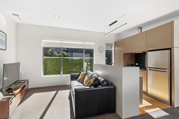 Ono on Thompson with Hot Tub