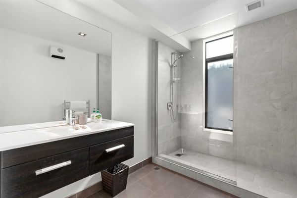 Ono on Thompson with Hot Tub