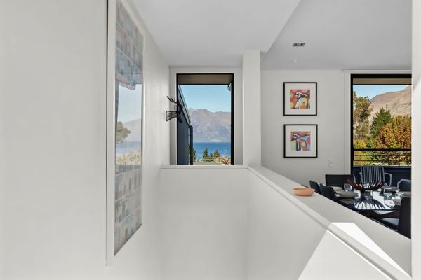 Ono on Thompson with Hot Tub