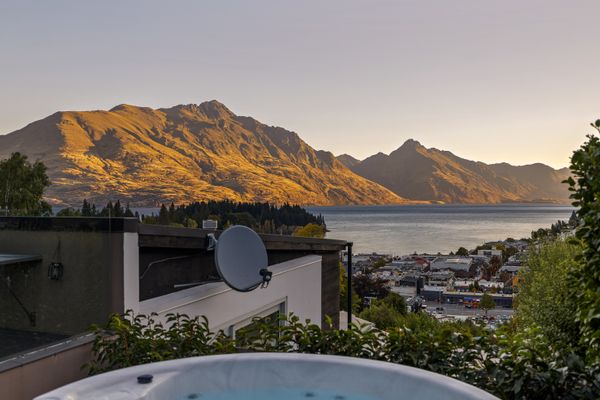 Central Sunset Charm