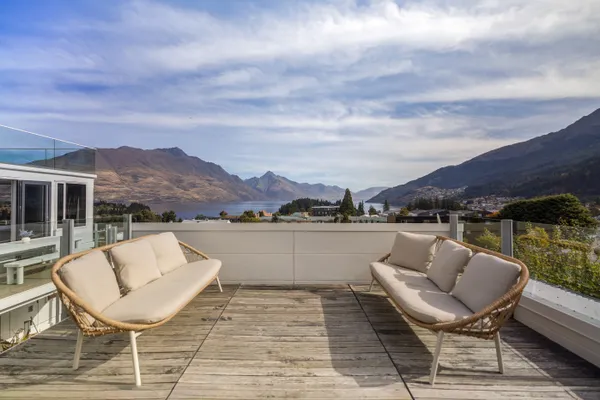 Queenstown Hill House – Full House, Studio & Apartment