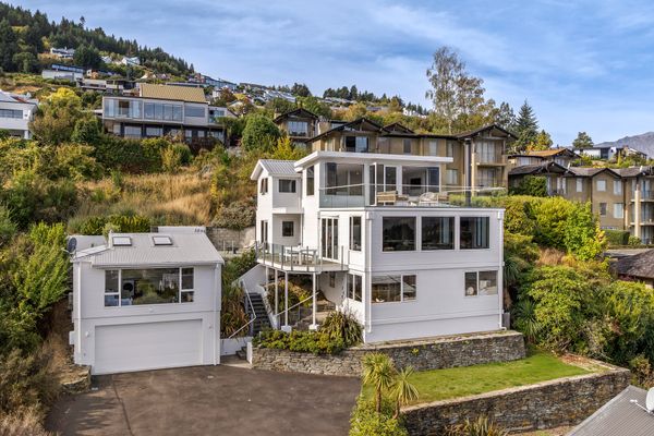 Queenstown Hill House – Full House, Studio & Apartment