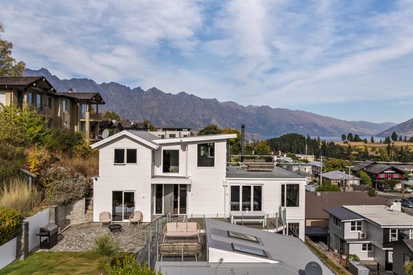 Queenstown Hill House – Full House, Studio & Apartment