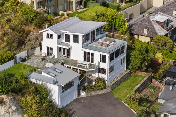 Queenstown Hill House – Full House, Studio & Apartment