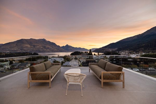 Queenstown Hill House – Full House, Studio & Apartment