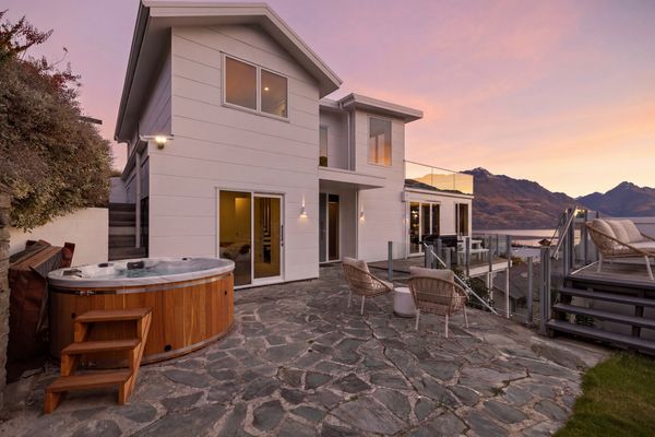 Queenstown Hill House – Full House, Studio & Apartment