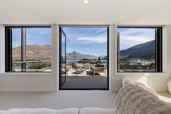 Queenstown Hill House – Full House, Studio & Apartment