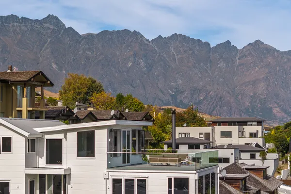 Queenstown Hill House – Full House, Studio & Apartment