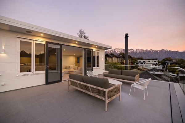 Queenstown Hill House – Full House, Studio & Apartment