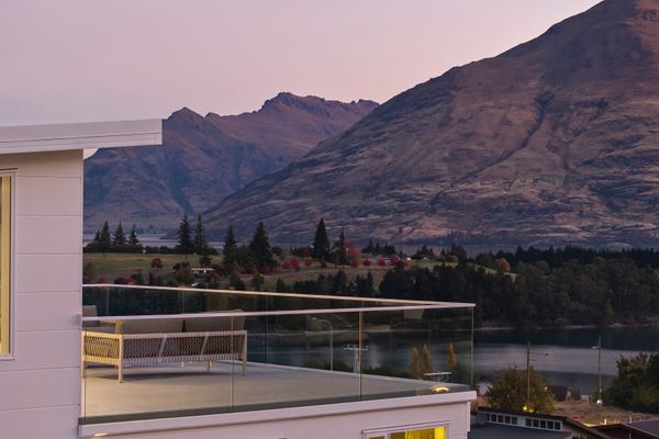 Queenstown Hill House – Full House, Studio & Apartment