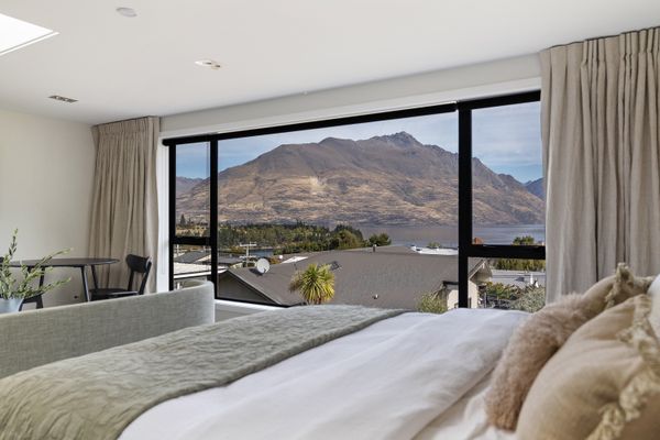 Queenstown Hill House – Full House, Studio & Apartment