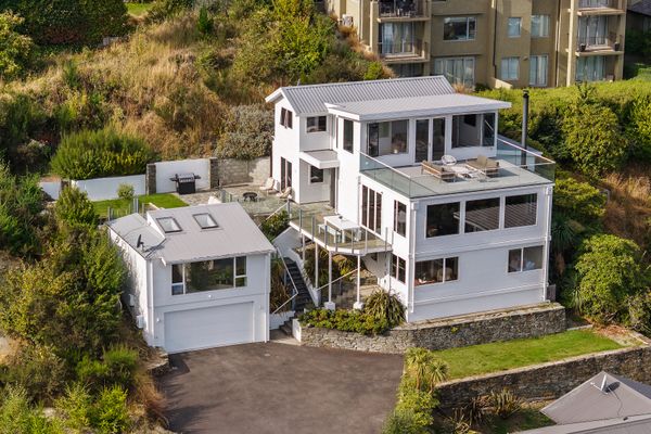 Queenstown Hill House – Full House, Studio & Apartment