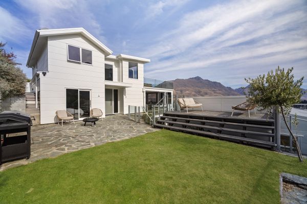 Queenstown Hill House – Full House, Studio & Apartment