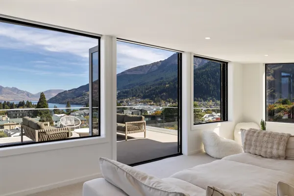 Queenstown Hill House – Full House, Studio & Apartment