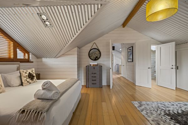 Toi Point Lodge