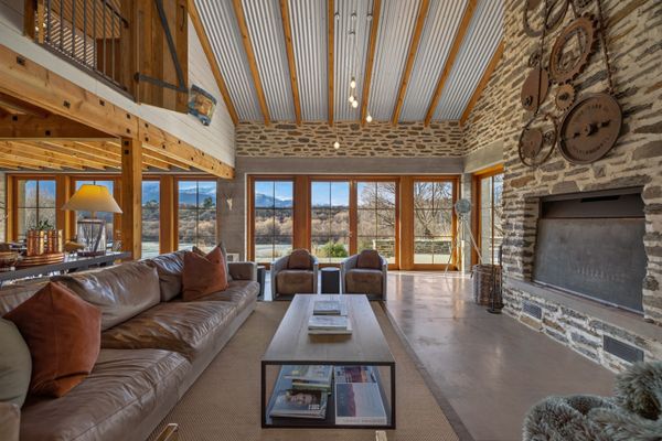 Toi Point Lodge