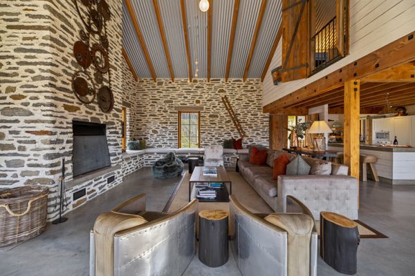 Toi Point Lodge