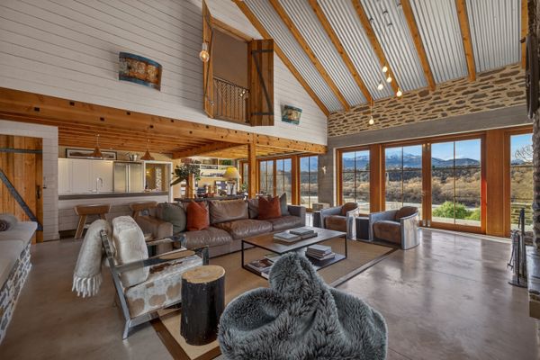 Toi Point Lodge