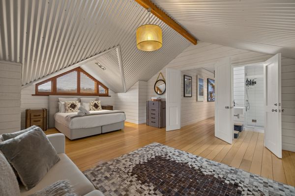 Toi Point Lodge