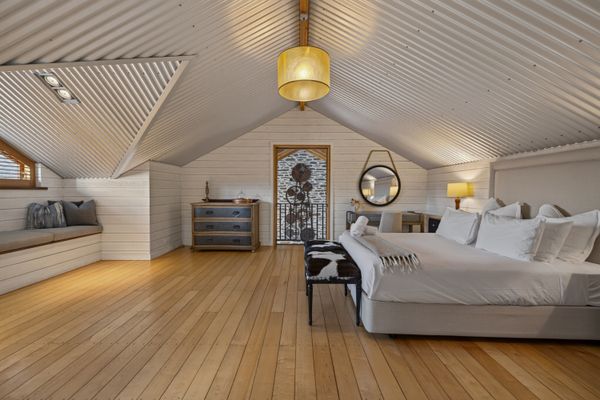 Toi Point Lodge