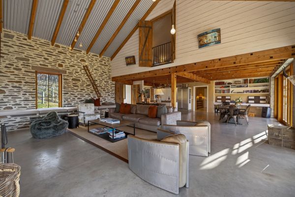 Toi Point Lodge