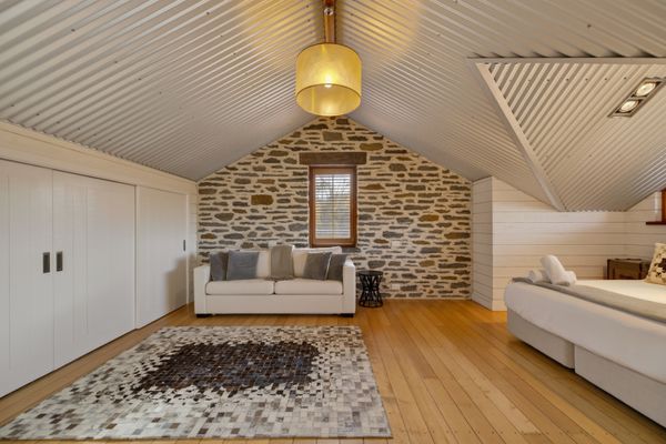 Toi Point Lodge