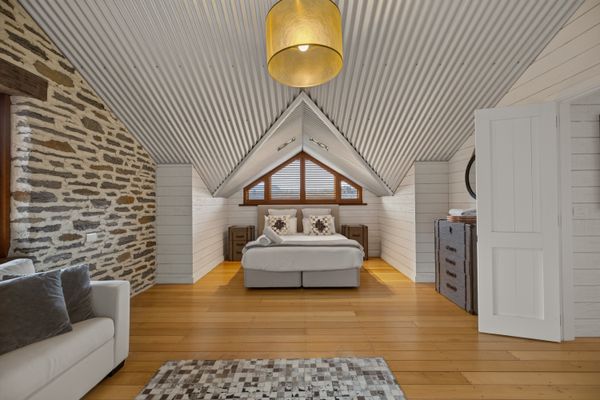 Toi Point Lodge