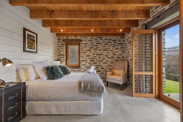 Toi Point Lodge