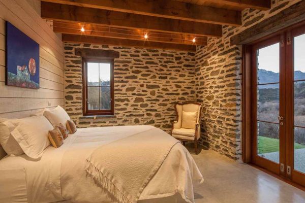 Toi Point Lodge