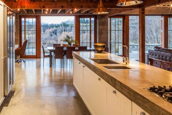 Toi Point Lodge