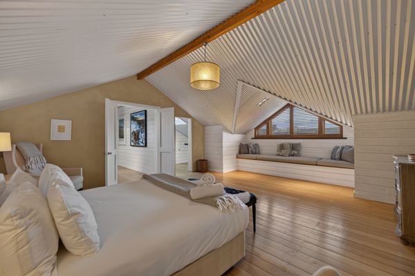 Toi Point Lodge
