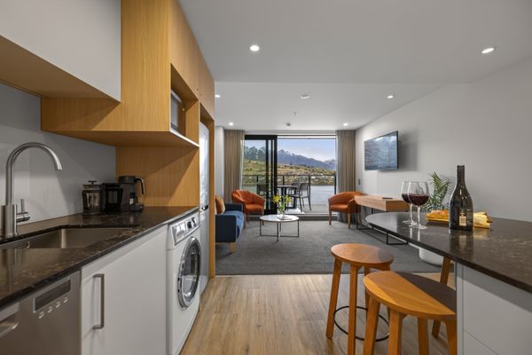 Shoreline Retreat, Oaks Shores