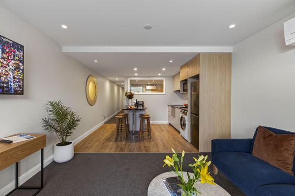 Shoreline Retreat, Oaks Shores