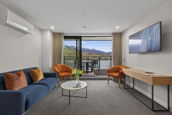 Shoreline Retreat, Oaks Shores